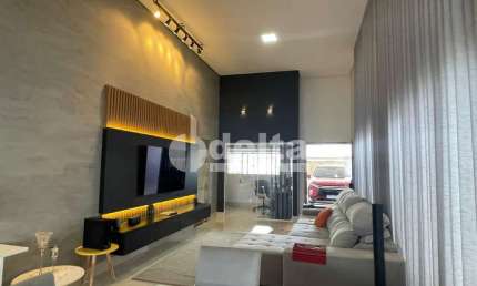 Casa residencial disponível para venda no bairro Jardim Sul em Uberlândia-MG