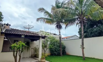 Casa residencial disponível para locação e venda no bairro segismundo pereira em uberlândia-mg