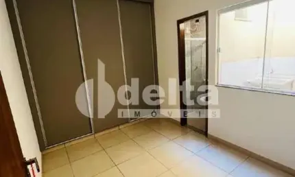 Prédio comercial disponível para venda no bairro São Jorge em Uberlândia-MG