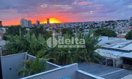 Casa residencial disponível para venda no bairro Vigilato Pereira em Uberlândia-MG