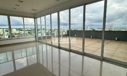Cobertura  disponível para venda no bairro Santa Mônica em Uberlândia-MG