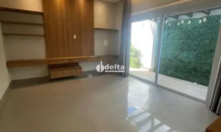 Casa no condomínio Golden Village para venda em Uberlândia-MG