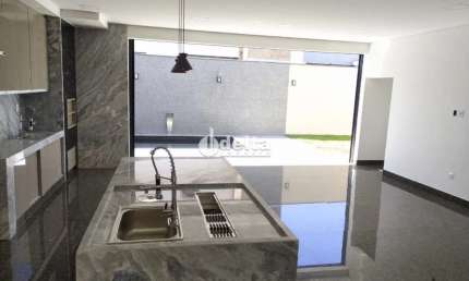 Casa no condomínio Park Sul disponível para venda em Uberlândia-MG