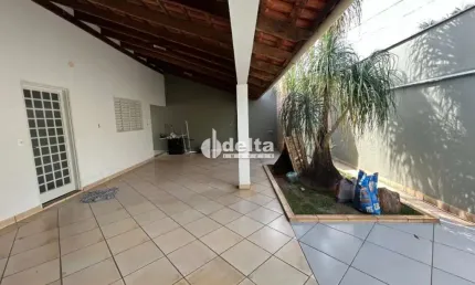 Casa residencial disponível para locação e venda no bairro laranjeiras em uberlândia-mg.