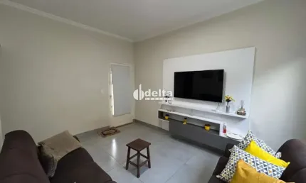 Casa residencial disponível para locação e venda no bairro Buritis em Uberlândia-MG.