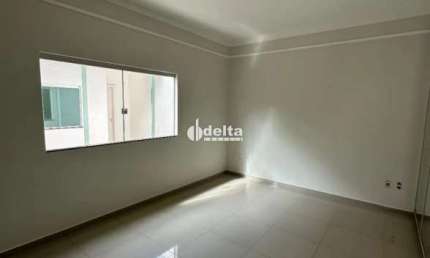 Casa residencial  disponível para venda no bairro Alto Umuarama em Uberlândia-MG