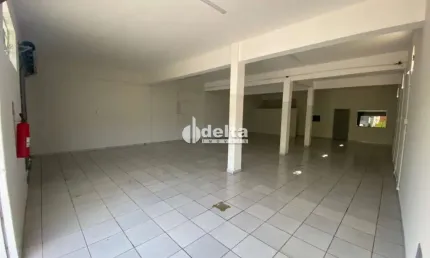 Loja disponível para locação e venda no bairro Santa Mônica em Uberlândia-MG