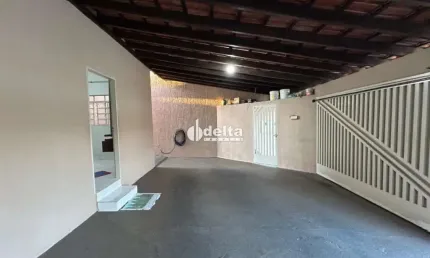 Casa residencial disponível no bairro Jardim das Palmeiras em Uberlândia-MG.