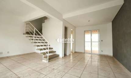 Casa em condomínio disponível no bairro Jardim Sul em Uberlândia-MG