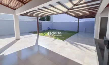Casa em condomínio disponível para locação e venda no bairro Aclimação em Uberlândia-MG