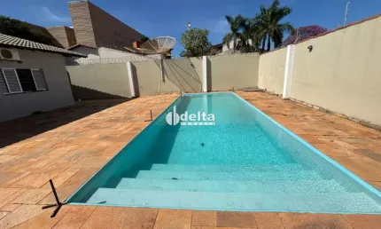 Casa disponível para venda e locação no bairro Marta Helena em Uberlândia-MG