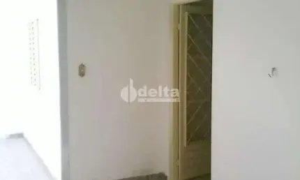 Casa disponível para locação e venda no bairro santo inácio em uberlândia-mg