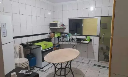 Casa disponível para venda no bairro granada em uberlândia-mg