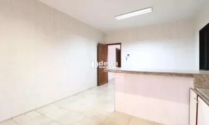 Casa disponível para venda no bairro cidade jardim em uberlândia-mg.