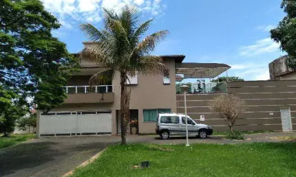 Casa disponível para venda no bairro Jardim Karaíba em Uberlândia-MG