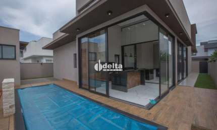 Casa no condomínio ALPHAVILLE II disponível para venda em Uberlândia-MG