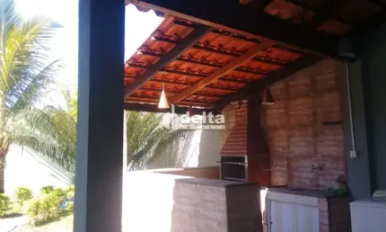 Casa disponível para venda no bairro nossa senhora das graças em uberlândia mg