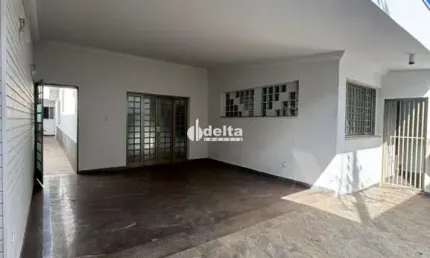 Casa disponível para venda no bairro Osvaldo Rezende em Uberlândia MG