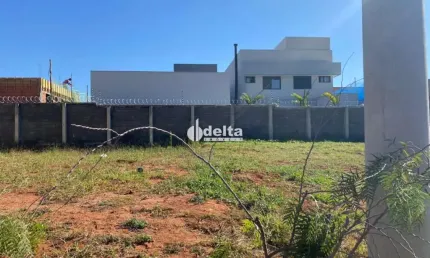 Terreno disponível para venda no bairro laranjeiras em uberlândia-mg