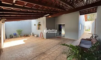 Casa disponível para venda no bairro Tancredo Neves em Uberlândia-MG