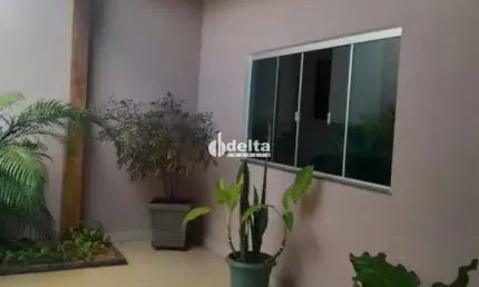 Casa disponível para venda no bairro Cidade Jardim em Uberlândia-MG