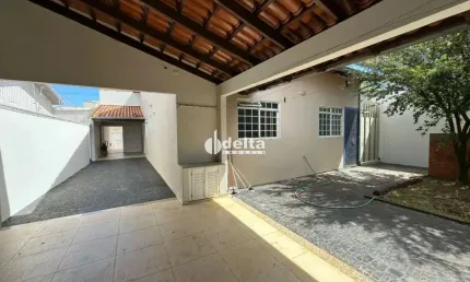 Casa disponível para venda no bairro Santa Mônica em Uberlândia MG