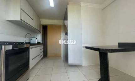 Apartamento disponível para venda no bairro Segismundo Pereira em Uberlândia-MG