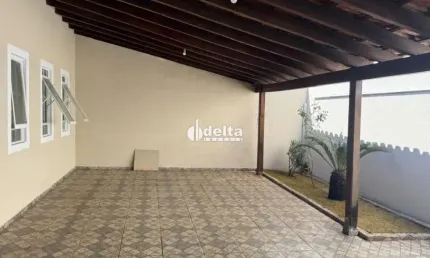 Casa disponível para venda no bairro Cidade Jardim em Uberlândia-MG