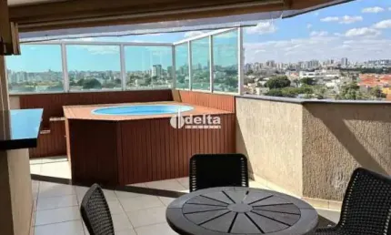 Cobertura disponível para venda no bairro Vigilato Pereira em Uberlândia-MG