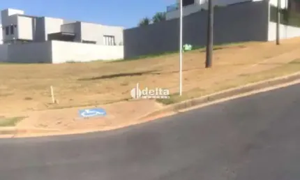 Terreno no condomínio alphaville 2 disponível em uberlândia mg
