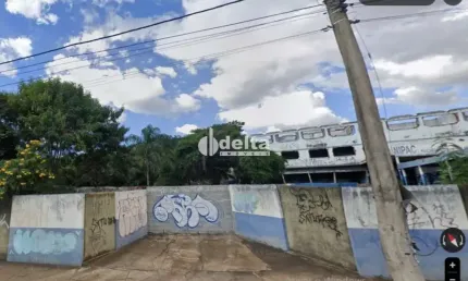 Área disponível para venda no bairro Osvaldo Rezende em Uberlândia-MG