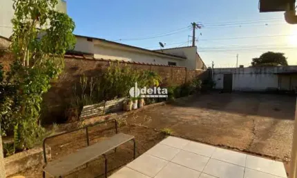 Casa disponível para venda no bairro Segismundo Pereira em Uberlândia MG