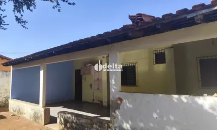 Casa disponível para venda no bairro santa mônica em uberlândia mg
