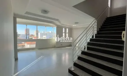 Cobertura disponível para venda no bairro Santa Mônica em Uberlândia-MG