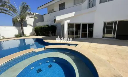 Casa residencial/comercial disponível para locação e venda no bairro Lídice em Uberlândia-MG.