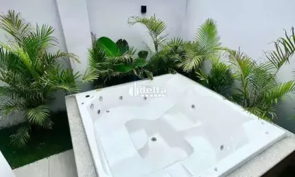 Casa no condomínio raros disponível para venda em uberlândia-mg