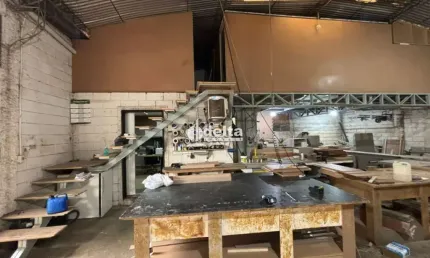 Galpão comercial disponível para venda no bairro daniel fonseca em uberlândia-mg.