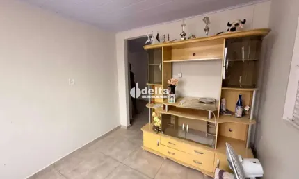 Casa com 3 quartos à venda no Conjunto Segismundo Pereira, Uberlândia 