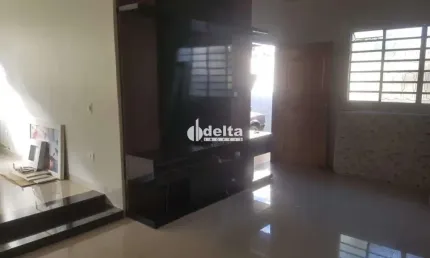 Casa residencial disponível para venda no bairro cidade jardim em uberlândia-mg.
