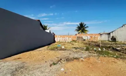Terreno disponível para venda no bairro santa rosa em uberlândia-mg.