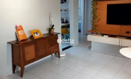 Apartamento mobiliado disponível para venda no bairro santa mônica em uberlândia-mg.