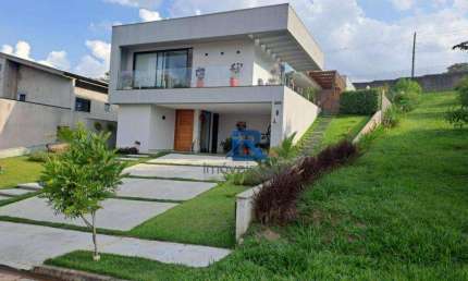 Casa com 3 suites no Villaggio Paradiso com piscina e ao lado da area de preservação.