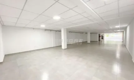 Sala comercial nova com elevador para locação no bairro Garcia | Cadore Imóveis
