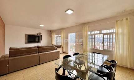 Excelente casa residencial localizado no bairro Ponta Aguda l CADORE
