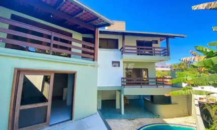 Casa com 4 Dormitórios e Piscina A Venda Bairro Garcia