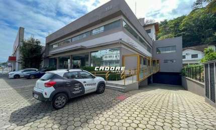 Excelente sala comercial com aproximadamente 533m² no bairro Ponta Aguda