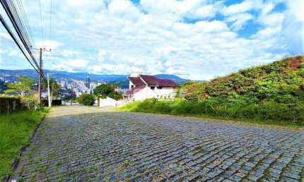 Lindo terreno, com vista maravilhosa do centro e das montanhas de Blumenau