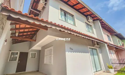 Sobrado com 03 dormitórios sendo 01 suíte no bairro Garcia!!