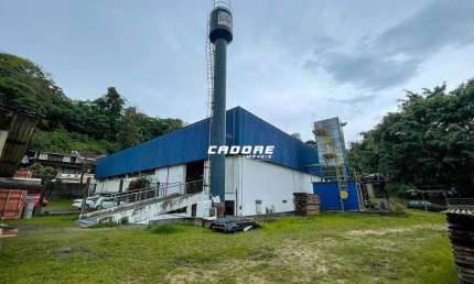 Excelente galpão com aproximadamente 2.319m² no bairro Ponta Aguda I Cadore Imóveis