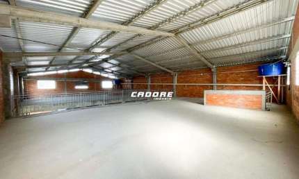 Galpão com aproximadamente 730m² para locação no bairro Itoupava Seca I Cadore Imóveis